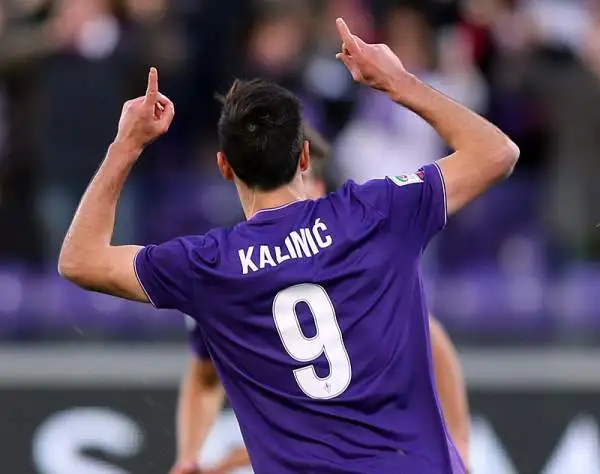 L'Empoli va avanti di due gol grazie a Livaja, partito in fuorigioco, e Buechel ma nella ripresa una doppietta di Kalinic regala il pareggio alla Fiorentina.