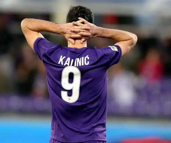 L'Empoli va avanti di due gol grazie a Livaja, partito in fuorigioco, e Buechel ma nella ripresa una doppietta di Kalinic regala il pareggio alla Fiorentina.
