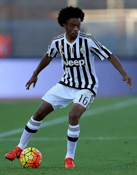 Vittoria in rimonta per la Juventus, sorpresa da Maccarone ma capace di ribaltare l'1-0 dell'Empoli con Manduzkic e Evra. Nel finale il tris di Dybala.