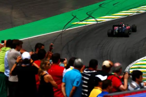 Rosberg imprendibile in Brasile, Vettel terzo. La Mercedes domina a San Paolo, le Rosse chiudono al terzo e quarto posto.