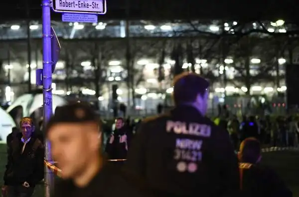 Hannover, allarme bomba. Evacuata la HDI-Arena: annullata Germania-Olanda.