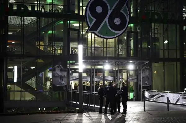 Hannover, allarme bomba. Evacuata la HDI-Arena: annullata Germania-Olanda.