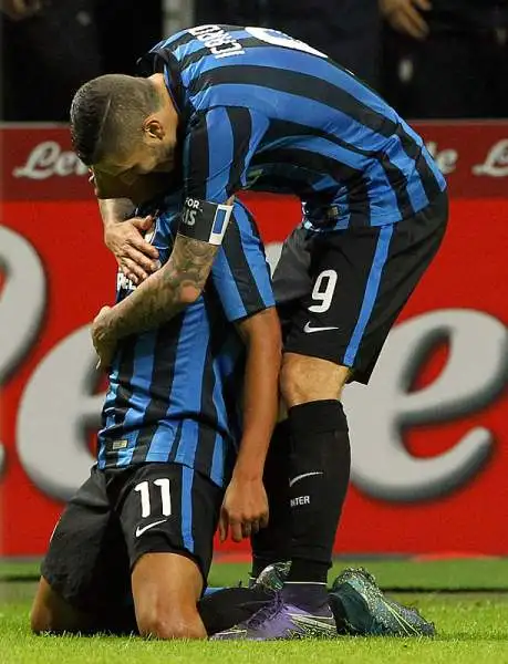 Vola l'Inter di Mancini che schianta il Frosinone a San Siro con i gol di Biabiany, Icardi, Murillo e Brozovic e ritorna in testa alla classifica in vista della sfida al Napoli.