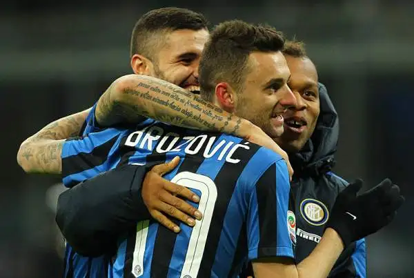 Vola l'Inter di Mancini che schianta il Frosinone a San Siro con i gol di Biabiany, Icardi, Murillo e Brozovic e ritorna in testa alla classifica in vista della sfida al Napoli.