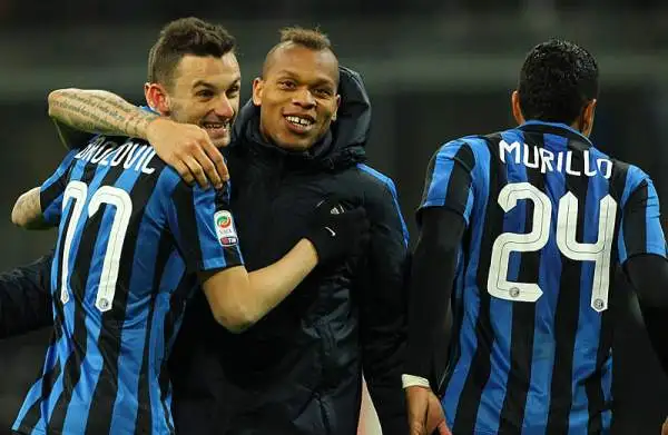 Vola l'Inter di Mancini che schianta il Frosinone a San Siro con i gol di Biabiany, Icardi, Murillo e Brozovic e ritorna in testa alla classifica in vista della sfida al Napoli.