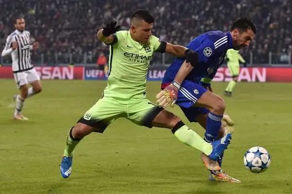 Aguero 5. Si divora prima dell'intervallo la migliore occasione per pareggiare i conti.