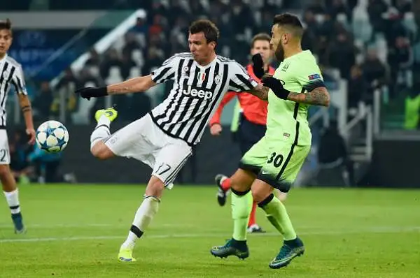 Mandzukic 7. E' suo il gol che manda la Juve agli ottavi, è stato preso proprio per risolvere queste notti.