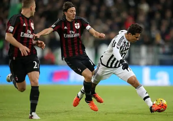 In una partita combattuta ma con pochissime occasioni decide tutto un guizzo di Dybala su assist di Alex Sandro. La Juventus si porta così a sei lunghezze dalla Roma.