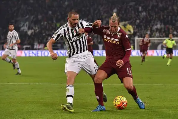 Cuadrado, scherzetto al Toro. La Juventus vince 2-1 il derby grazie ad un gol in pieno recupero del colombiano.
