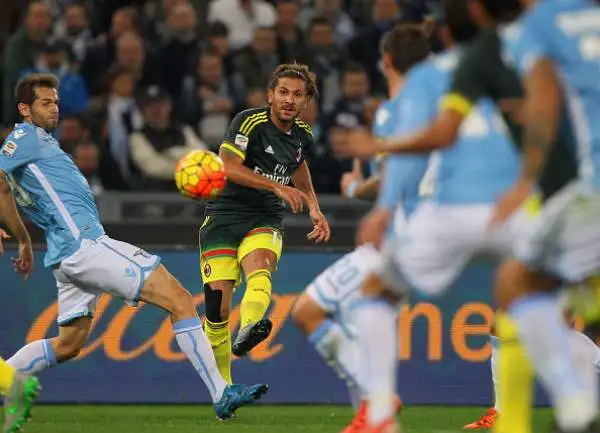 Il Milan schianta la Lazio all'Olimpico. Il Diavolo si impone per 3-1, in gol Bertolacci, Mexes e Bacca.