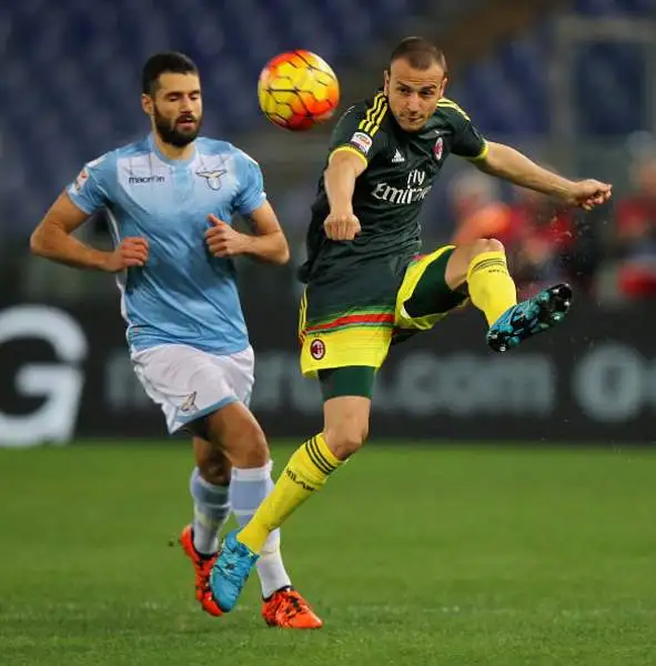 Il Milan schianta la Lazio all'Olimpico. Il Diavolo si impone per 3-1, in gol Bertolacci, Mexes e Bacca.