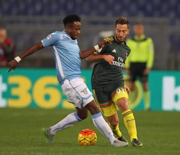 Il Milan schianta la Lazio all'Olimpico. Il Diavolo si impone per 3-1, in gol Bertolacci, Mexes e Bacca.