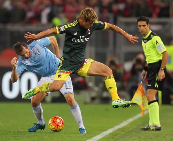 Il Milan schianta la Lazio all'Olimpico. Il Diavolo si impone per 3-1, in gol Bertolacci, Mexes e Bacca.