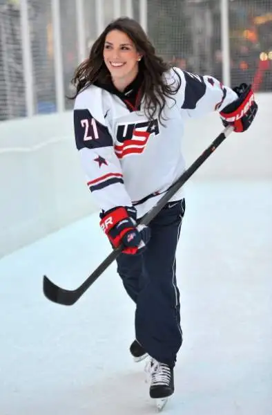 "The Richest" ha stilato la classifica delle venti sportive più affascinanti dell'anno: 12 - Hilary Knight (hockey).