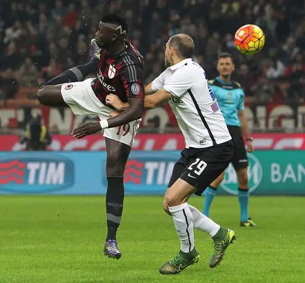 I rossoneri schiacciati dall’Atalanta devono ringraziare il baby portiere che si oppone a tutto e tutti, con le mani e con i piedi, da vicino e da lontano.