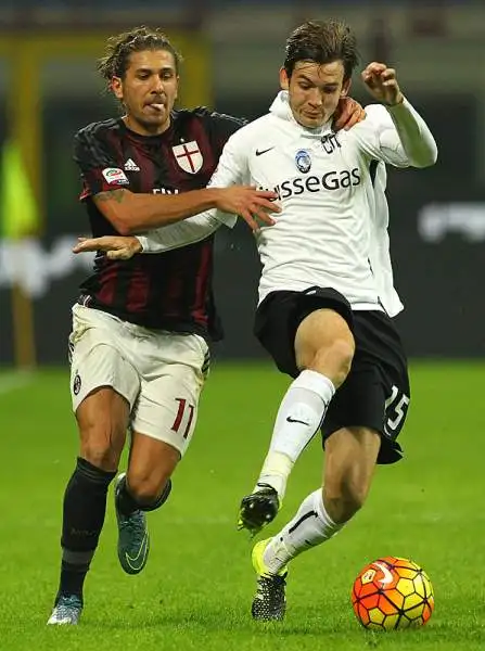 I rossoneri schiacciati dall’Atalanta devono ringraziare il baby portiere che si oppone a tutto e tutti, con le mani e con i piedi, da vicino e da lontano.