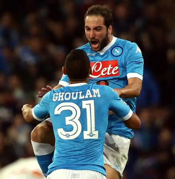 Il Napoli continua la sua corsa battendo l'Udinese al San Paolo con un gol ad inzio ripresa del suo bomber Gonzalo Higuain. La squadra di Sarri torna così a due punti dalla vetta.