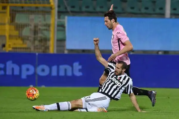 Juventus in volo: Palermo distrutto. La risalita continua. Un colpo di testa del croato, Sturaro e Zaza stendono il Palermo: 3-0 e 4a vittoria di fila per i bianconeri.