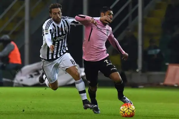 Juventus in volo: Palermo distrutto. La risalita continua. Un colpo di testa del croato, Sturaro e Zaza stendono il Palermo: 3-0 e 4a vittoria di fila per i bianconeri.
