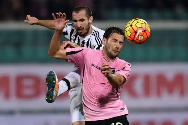 Juventus in volo: Palermo distrutto. La risalita continua. Un colpo di testa del croato, Sturaro e Zaza stendono il Palermo: 3-0 e 4a vittoria di fila per i bianconeri.