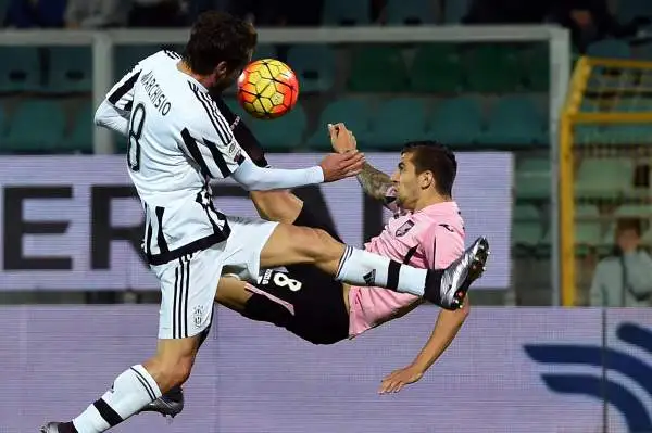 Juventus in volo: Palermo distrutto. La risalita continua. Un colpo di testa del croato, Sturaro e Zaza stendono il Palermo: 3-0 e 4a vittoria di fila per i bianconeri.