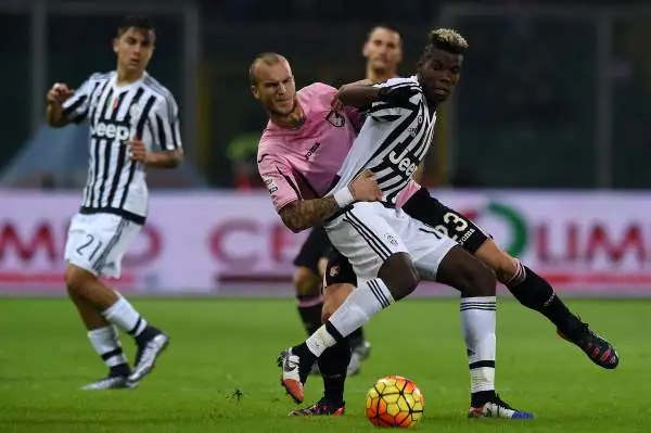 Juventus in volo: Palermo distrutto. La risalita continua. Un colpo di testa del croato, Sturaro e Zaza stendono il Palermo: 3-0 e 4a vittoria di fila per i bianconeri.