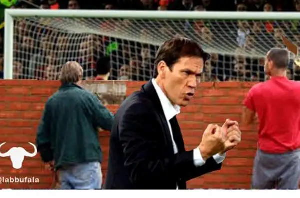 Si sono moltiplicati in rete i fotomontaggi e gli sfottò dopo il clamoroso 6-1 subito a Barcellona dai giallorossi.
