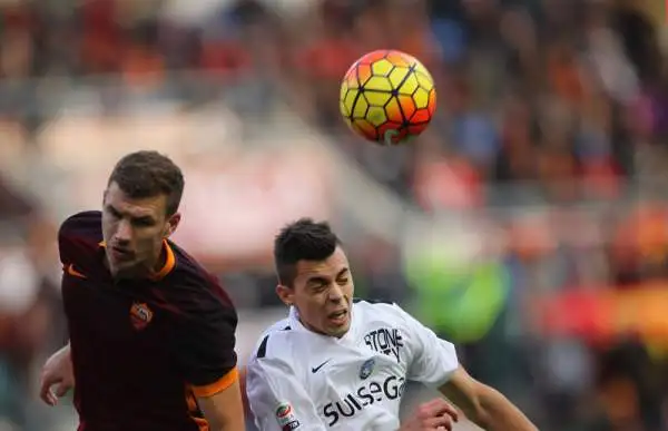 Roma in caduta libera: tracollo in casa. Giallorossi in caduta libera, l'Atalanta si impone all'Olimpico.