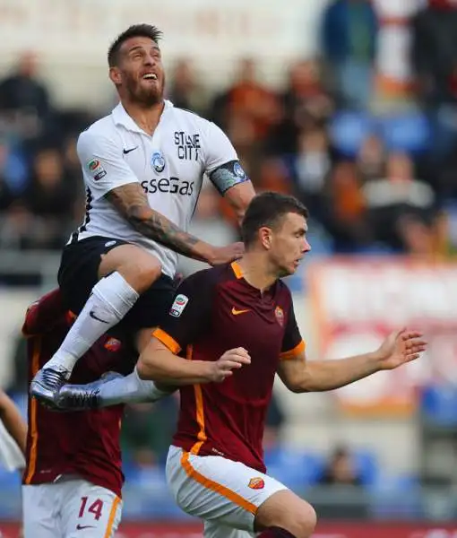 Roma in caduta libera: tracollo in casa. Giallorossi in caduta libera, l'Atalanta si impone all'Olimpico.