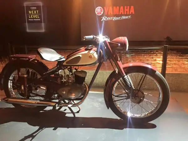 Nessun contatto tra i due centauri sul palco dello spazio 'La Pelota Jaialai' per la Yamaha Next Level, la presentazione mondiale alla vigilia di Eicma dei nuovi prodotti della casa giapponese.