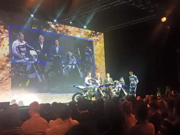 Nessun contatto tra i due centauri sul palco dello spazio 'La Pelota Jaialai' per la Yamaha Next Level, la presentazione mondiale alla vigilia di Eicma dei nuovi prodotti della casa giapponese.