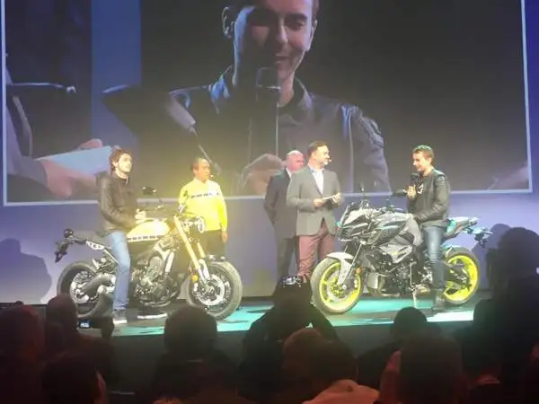 Nessun contatto tra i due centauri sul palco dello spazio 'La Pelota Jaialai' per la Yamaha Next Level, la presentazione mondiale alla vigilia di Eicma dei nuovi prodotti della casa giapponese.