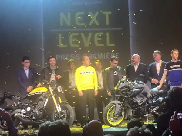 Nessun contatto tra i due centauri sul palco dello spazio 'La Pelota Jaialai' per la Yamaha Next Level, la presentazione mondiale alla vigilia di Eicma dei nuovi prodotti della casa giapponese.