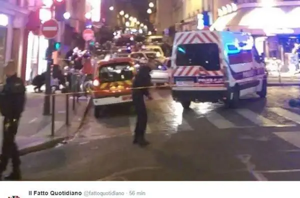 L'apocalisse a Parigi mentre Francia e Germania erano impegnate in amichevole. Decine di morti in una serie di attentati di matrice islamica. Nel 2016, in Francia, si giocheranno i campionati europei.