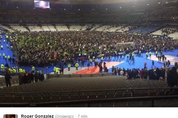 L'apocalisse a Parigi mentre Francia e Germania erano impegnate in amichevole. Decine di morti in una serie di attentati di matrice islamica. Nel 2016, in Francia, si giocheranno i campionati europei.