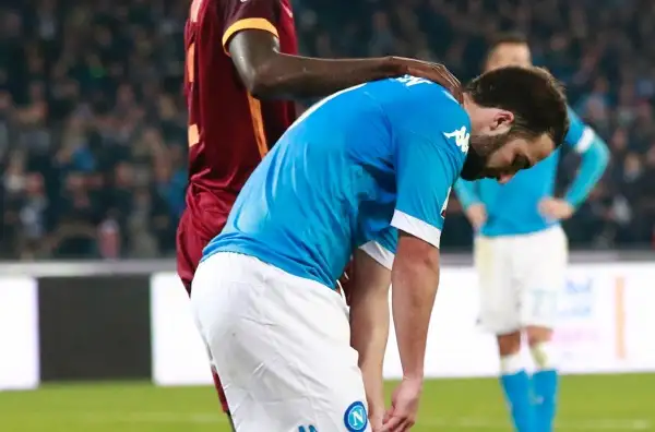 Napoli-Roma 0-0. Higuain 5,5. Manolas, Rudiger, e il catenaccio della Roma gli fanno passare una serata da incubo. Trova pochissimi spazi, si arrabbia con i compagni per i pochi palloni arrivati.