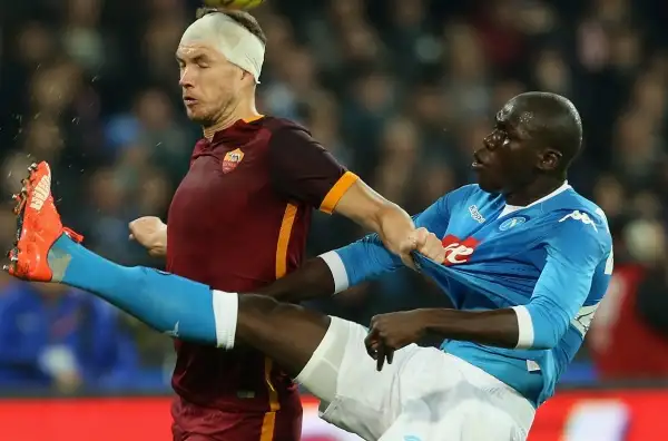 Napoli-Roma 0-0. Koulibaly 6,5. Potente e accurato, è un giocatore completamente trasformato rispetto alla scorsa stagione. Ottima l'intesa con Albiol.