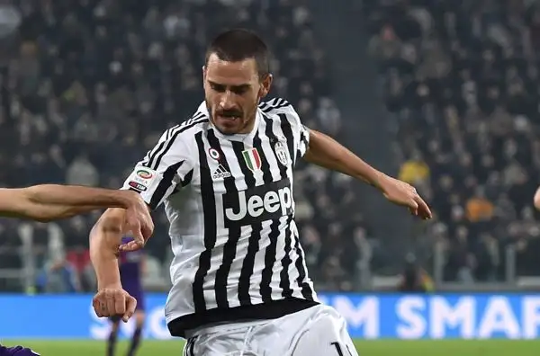 Carpi-Juventus 2-3. Bonucci 4,5. Viene regolarmente saltato da Borriello, ha sulla coscienza il vantaggio del Carpi. Nella ripresa causa l'autorete che ridà speranza agli avversari.