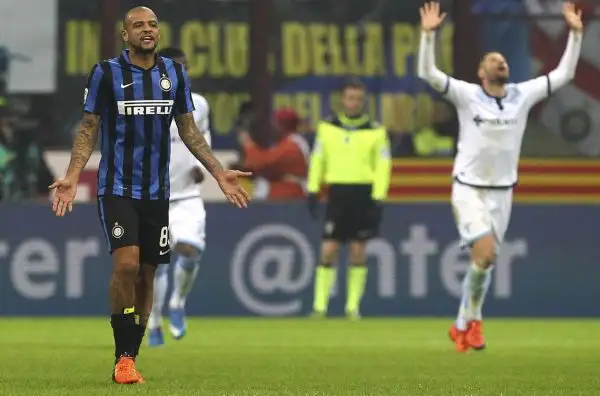 Inter-Lazio 1-2. Felipe Melo 3. Due errori rovinosi che affondano i nerazzurri: causa il rigore che porta al gol di Candreva, rimedia un'espulsione che penalizza il forcing finale.
