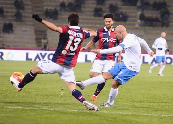 L'Empoli batte il Bologna al Dall'Ara grazie a una doppietta di Maccarone e a un gol di Pucciarelli. Quarta vittoria consecutiva degli azzurri, ora al sesto posto in classifica.