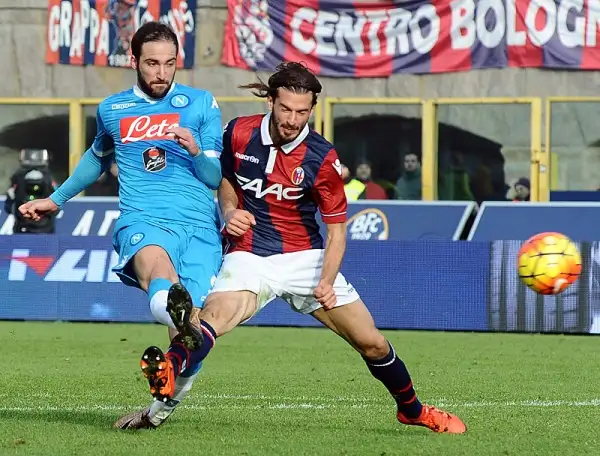 Nonostante la doppietta nel finale di Higuain, il Bologna porta a casa un risultato importantissimo grazie a una doppietta del ritrovato Destro e a una rete di Rossettini.