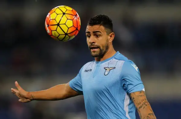 St. Etienne-Lazio 1-1. Mauricio 6,5. Il brasiliano è spesso autore di partite dalla difficile lettura o di giocate discutibili. Questa sera è preciso ed ordinato. 