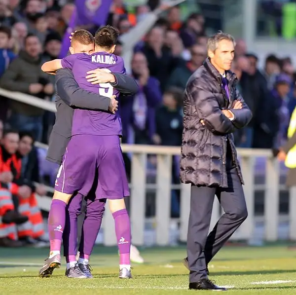 La squadra di Paulo Sousa mette al sicuro il risultato già nel primo tempo grazie ai gol di Kalinic e Ilicic. Nella ripresa i viola controllano senza affanno le velleità di rimonta dei veneti.