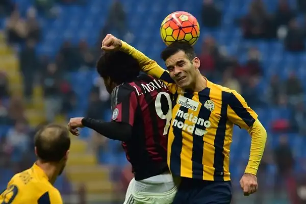 Toni blocca il Milan: fischi a San Siro. I rossoneri pareggiano in casa contro l'ultima in classifica. Vittorie interne per Chievo e Empoli.