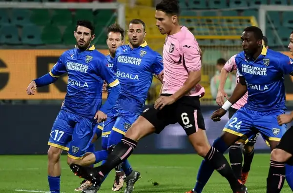 Palermo-Frosinone 4-1. Blanchard 4,5. Il difensore che segnò alla Juve - come tutta la difesa ciociara - va in difficoltà dal fischio d'inizio al 90'.