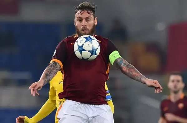 De Rossi 6. Recupera tanti palloni, dà una mano alla difesa nei momenti di difficoltà che attraversa nel secondo tempo.