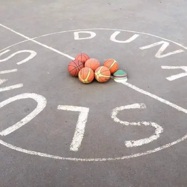Bruno Cerella e Tommaso Marino hanno fondato Slums Dunk Onlus, un'associazione benefica volta a portare la pallacanestro in alcune delle zone più povere dell'Africa.