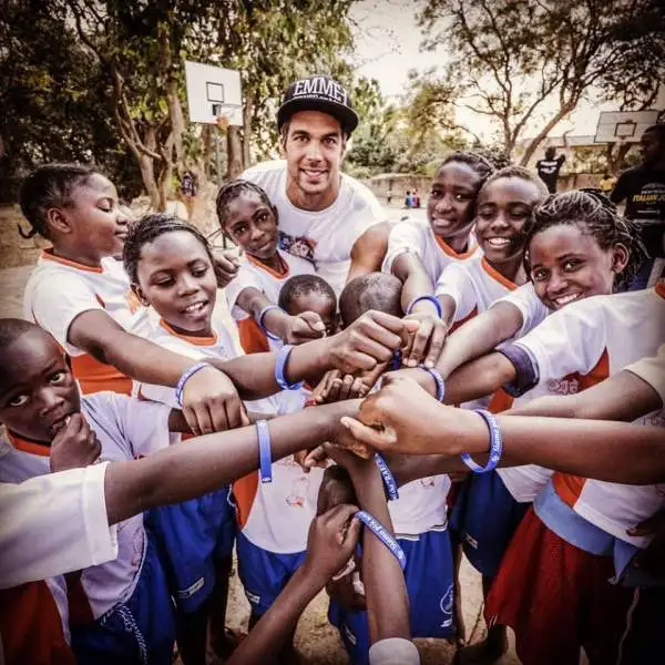 Bruno Cerella e Tommaso Marino hanno fondato Slums Dunk Onlus, un'associazione benefica volta a portare la pallacanestro in alcune delle zone più povere dell'Africa.