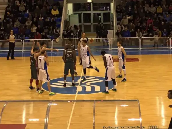 Vincendo la prima partita del 2016, la Fortitudo Moncada ha chiuso al primo posto il girone d'andata della serie A2 Ovest.