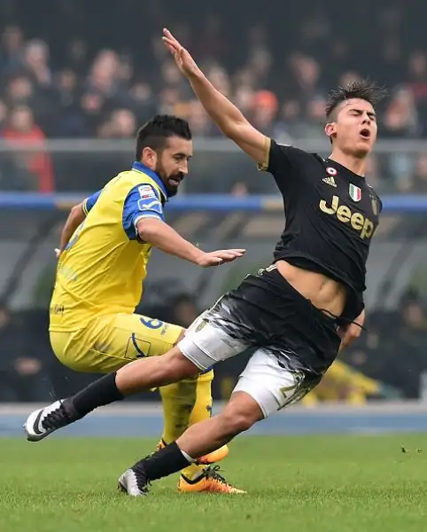 Juve asfaltatrice: Chievo vittima dello 0-4. Dodicesima vittoria di fila per gli uomini di Allegri in campionato.